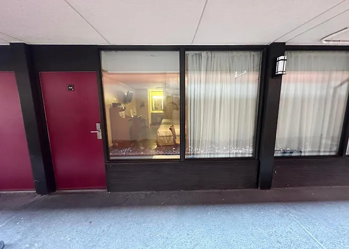 Hotel Red Rose By Townhouse Covington I-64